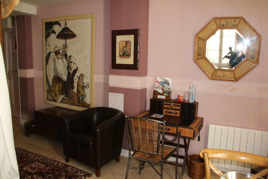 Hostellerie Du Prieure Saint-Prix  Exterior photo
