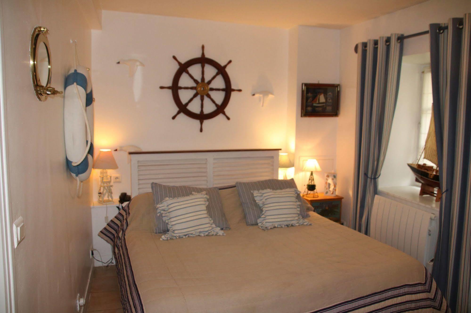 Hostellerie Du Prieure Saint-Prix  Exterior photo
