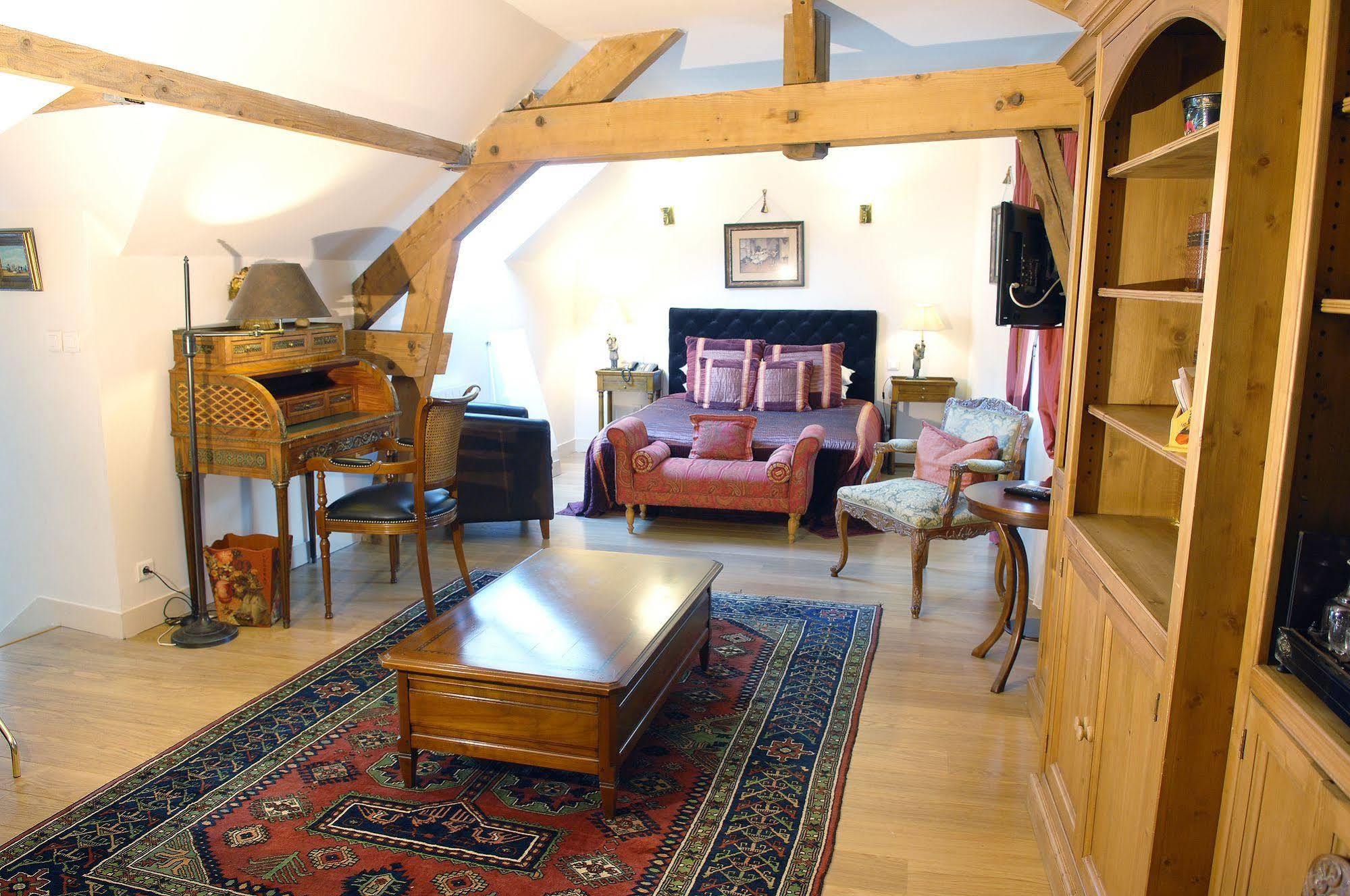 Hostellerie Du Prieure Saint-Prix  Exterior photo