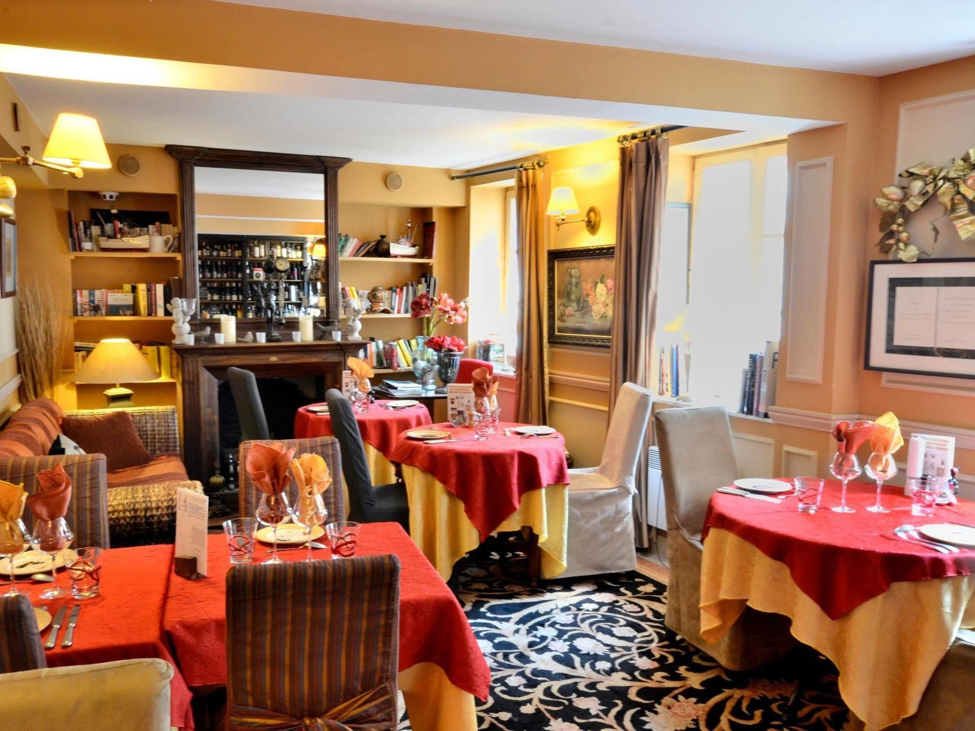 Hostellerie Du Prieure Saint-Prix  Exterior photo